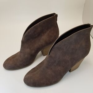 A2 by Aerosoles Womans Size 11 Brown Leather Ankle Bootie Back Zip Block Heel